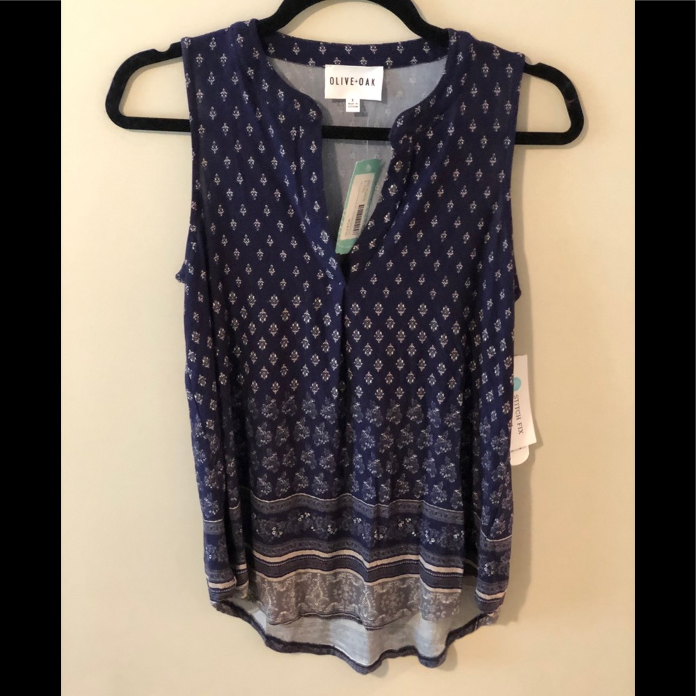 Olive & Oak Letizia Split Neck Hi-Low sleeveless
